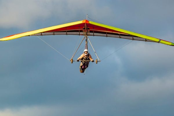 630dff81ec4c51379e45ddf0_hang-gliding-vs-skydiving