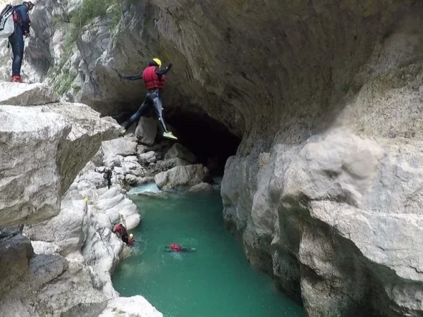 Rando-Aqua-Limbut-le-couloir-du-Styx-1024x576