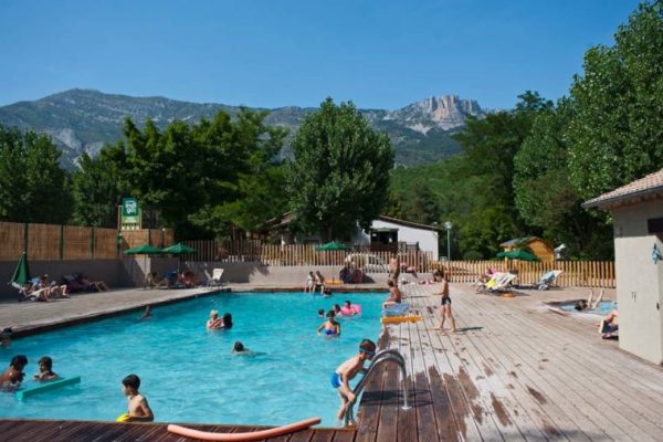 camping-huttopia-gorges-du-verdon-swimming-pool-760x520
