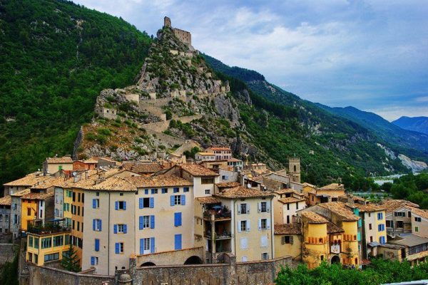 entrevaux-village-river-chateau-e1564478017197