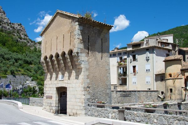 entrevaux02.jpg-nggid03733-ngg0dyn-0x720-00f0w010c010r110f110r010t010
